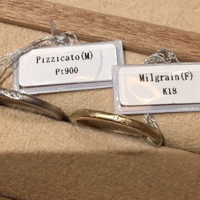 【ith(イズ)の口コミ】 細めのイエローゴールドのリングにヘアライン加工を施してあり、ダイヤモ…