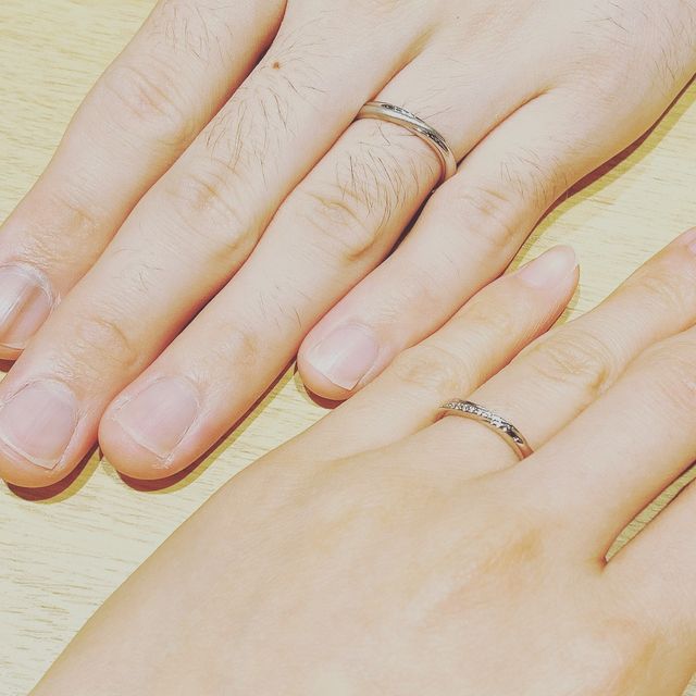 【銀座ダイヤモンドシライシの口コミ】 何より1番はデザインです。婚約指輪のデザインバランスも考慮しましたが、…