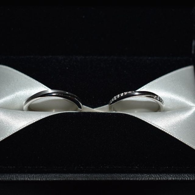 【エクセルコダイヤモンド(EXELCO DIAMOND)の口コミ】 彼の指輪は表面に艶消しをされており毎日つけるのにぴったりだと思います…