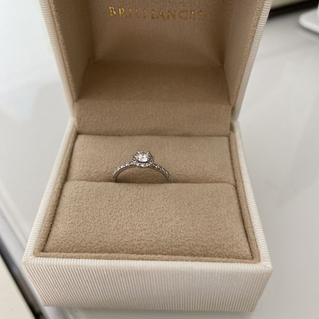【BRILLIANCE+(ブリリアンスプラス)の口コミ】 婚約指輪はどうしても自分の好きなデザインの物が欲しくて、調べたらこち…