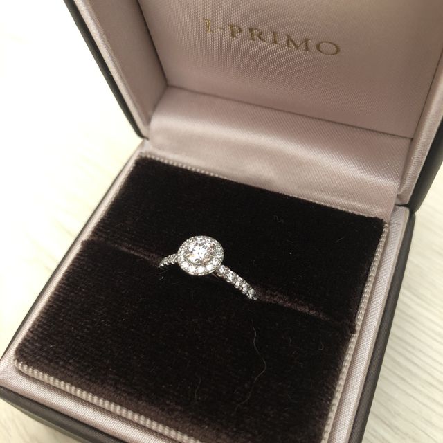 【アイプリモ(I-PRIMO)の口コミ】 せっかくの婚約指輪なので一目を惹く華やかなものがいいなと思って、いく…
