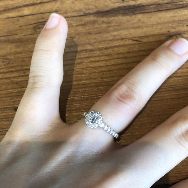 【アイプリモ(I-PRIMO)の口コミ】 せっかくの婚約指輪なので一目を惹く華やかなものがいいなと思って、いく…