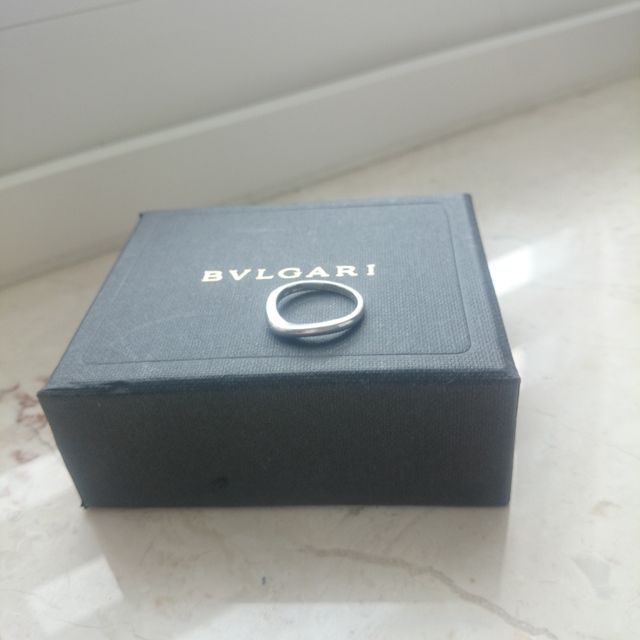 【ブルガリ(BVLGARI)の口コミ】 婚約指輪と同じシリーズで、重ね付けすると、とても存在感がありきれいだ…