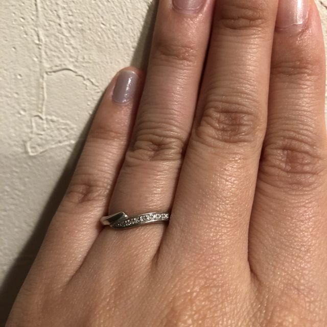 【銀座ダイヤモンドシライシの口コミ】 ダイアモンドシライシさんのアクアニーナです。
シンプルですがアシンメト…