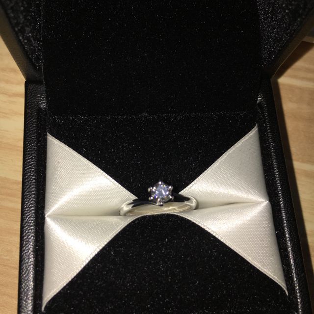 【エクセルコダイヤモンド(EXELCO DIAMOND)の口コミ】 婚約指輪はダイヤモンドにこだわりたかったので、エクセルコダイヤモンド…