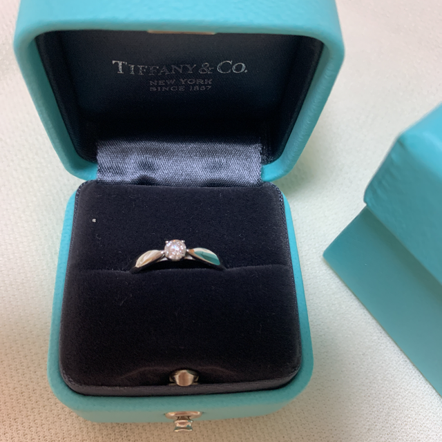 【ティファニー(Tiffany & Co.)の口コミ】 私は指が太いのがコンプレックスだったのですが、こちらの指輪は本当につ…