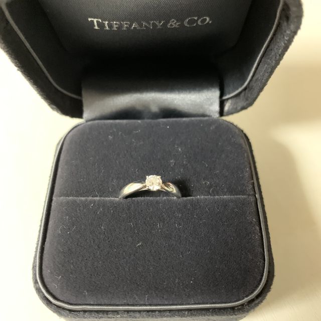 【ティファニー(Tiffany & Co.)の口コミ】 駅のポスターを見てティファニーカラーが素敵で結婚指輪といったらティフ…