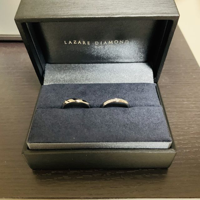 【ラザール ダイヤモンド(LAZARE DIAMOND)の口コミ】 ストレートでシンプルすぎず華やかすぎないものを探していたのですが、イ…