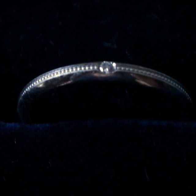 【ブルーリバー(BLUERIVER)の口コミ】 婚約指輪と重ね付できるデザインで探していたため、以下のデザインを重視…