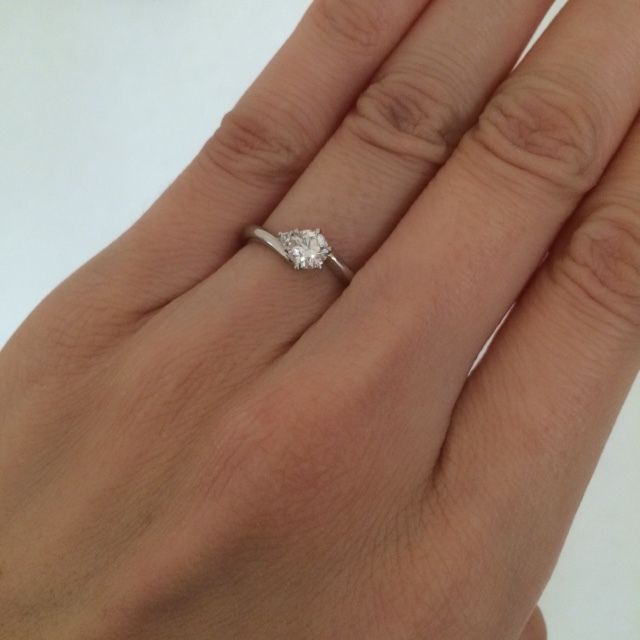 【アイプリモ(I-PRIMO)の口コミ】 婚約指輪はあらかじめ予算を決めていましたので、その予算内で見合うブラ…