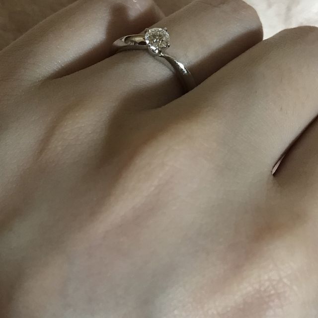 【4℃ BRIDAL(ヨンドシーブライダル)の口コミ】 来店した時に、質の良いダイヤが入荷していますよとのことで、見せていた…