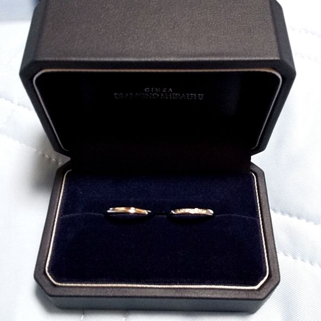 【銀座ダイヤモンドシライシの口コミ】 指輪の決め手はデザインとテーマです。シンプルなデザインで指が綺麗に見…