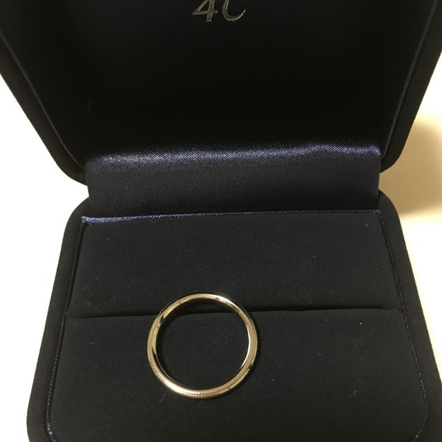 【4℃ BRIDAL(ヨンドシーブライダル)の口コミ】 ぱっと見た印象でミルがいいなと思っていました。私が選んだリングは上と…