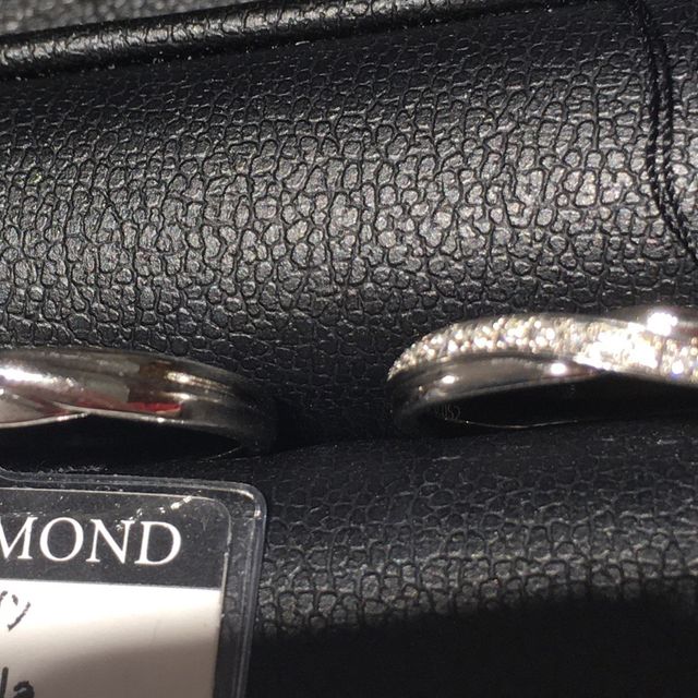 【エクセルコダイヤモンド(EXELCO DIAMOND)の口コミ】 ストレートの指輪を探しておりましたが、こちはストレートの中に柔らかい…