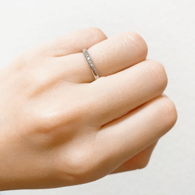 【銀座ダイヤモンドシライシの口コミ】 いろいろな店で似たデザインのものを試着しましたが、こちらの指輪が1番し…