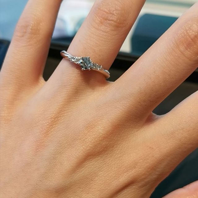 【銀座ダイヤモンドシライシの口コミ】 一粒ダイヤよりも、周りにダイヤモンドがついているものを探していました…