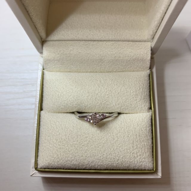 【ヴァンドーム青山(VENDOME AOYAMA)の口コミ】 仕事柄、指輪を外さなければいけないのでどうせなら結婚指輪もダイヤ付き…