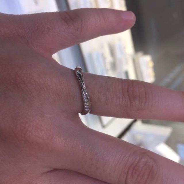 【CHARMY(チャーミー)の口コミ】 柔らかなウェーブラインが上品でありながら可愛らしさも兼ね備えています…