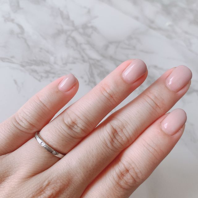 【カルティエ(Cartier)の口コミ】 さり気ないデザインですが地味すぎないので決めました
。色んな指輪を付け…