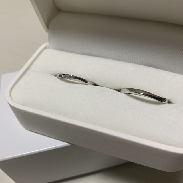 【enishi(エニシ)の口コミ】 指輪の重さ、素材で値段が決まるシンプルな価格設定です。細身の指輪が好…