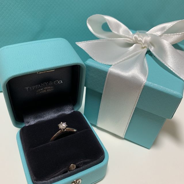 【ティファニー(Tiffany & Co.)の口コミ】 最初はエタニティと迷っていましたが、やっぱり一粒ダイヤの指輪は婚約時…