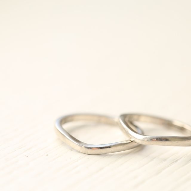 【カルティエ(Cartier)の口コミ】 バレリーナは指が細く見えるV字のようになっている面と、カルティエのロゴ…