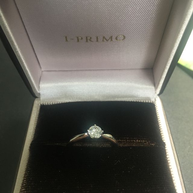 【アイプリモ(I-PRIMO)の口コミ】 デザインがシンプルかつ綺麗でとても気に入りました。
ダイヤの種類も色々…