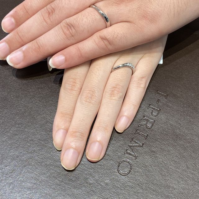 【アイプリモ(I-PRIMO)の口コミ】 指が長く見えるデザインで婚約指輪の一粒ダイヤモンドとも相性が良かった…