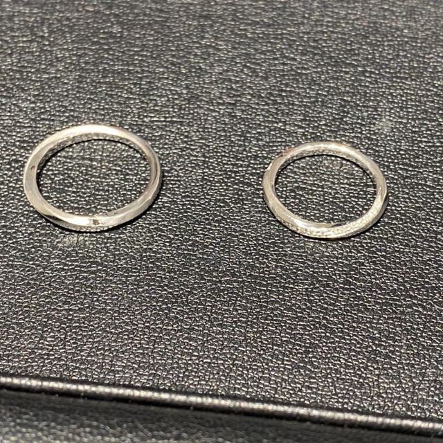 【エクセルコダイヤモンド(EXELCO DIAMOND)の口コミ】 ウェーブで一部分にダイヤがならんでいました。うらとおもて、前後で見え…