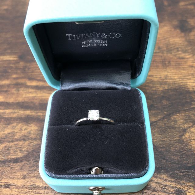 【ティファニー(Tiffany & Co.)の口コミ】 ダイヤモンドの専門店などでも見ましたが、やはりデザインの良さが際立ち…