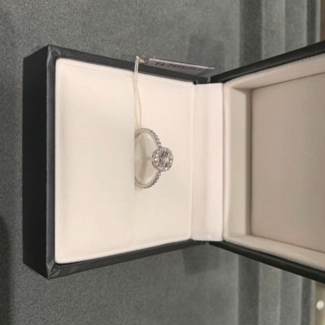 【Joie de treat.(ジョア・ドゥ・トリート)の口コミ】 エレガントな雰囲気を持つリングであり、かなり多くのダイヤモンドが付い…