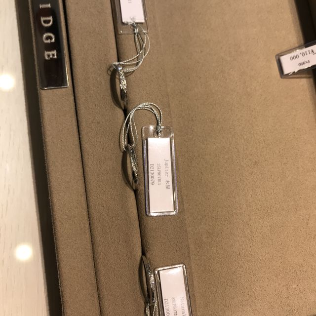 【BRIDGE(ブリッジ)の口コミ】 ダイヤモンドの輝きがとても綺麗なのと、超高硬プラチナという高い品質の…