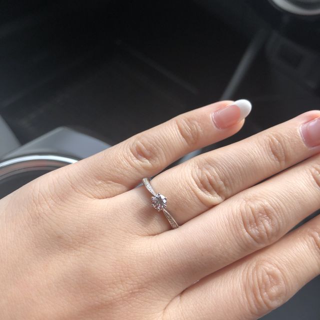 【4℃ BRIDAL(ヨンドシーブライダル)の口コミ】 クリスマスに旦那さんが私に内緒で購入してくれていました。
店舗が近くに…