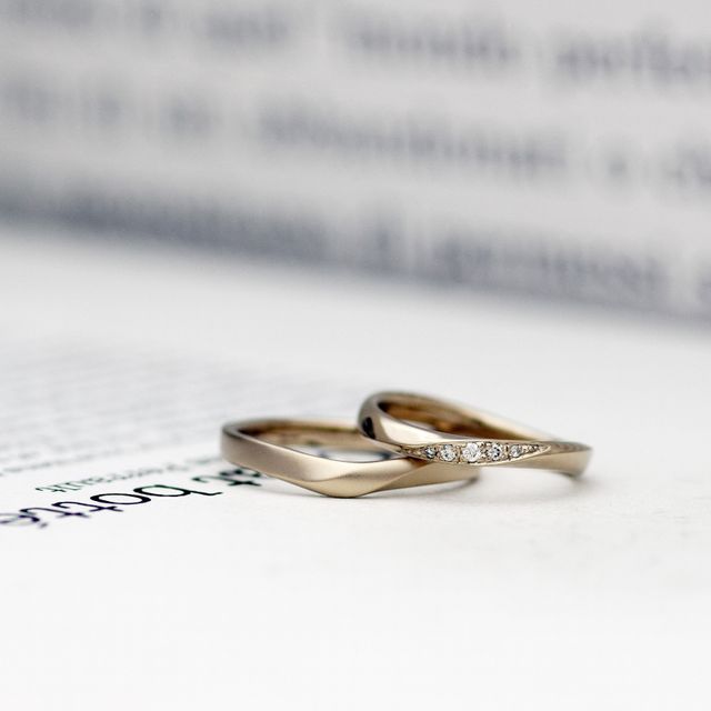 【atelier CraM(アトリエ クラム)の口コミ】 お色は、絶対にブラウンゴールドと決めていました。
デザインは、お店に沢…