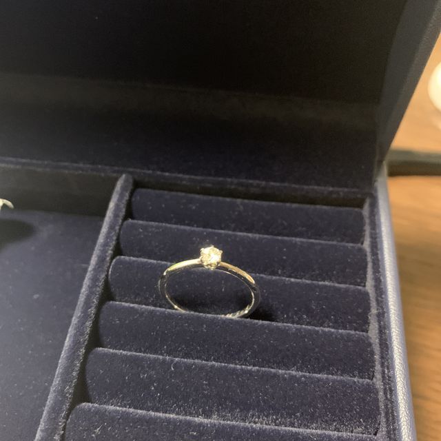 【銀座ダイヤモンドシライシの口コミ】 彼女の気にいるデザインであった。ダイヤモンドがカラット、カット、カラ…