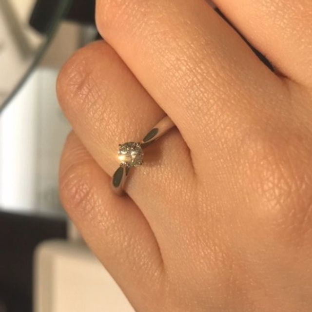 【GALA JEWELRY(ガラジュエリー)の口コミ】 色々なリングを試着していく中で、このリングが一番シンプルなデザインで…