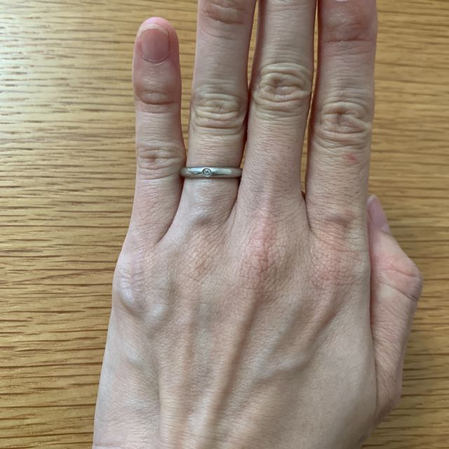 【ギンザタナカブライダル(GINZA TANAKA BRIDAL)の口コミ】 長く付けるものなのでシンプルなものを探していました
形も丸形と平型が選…