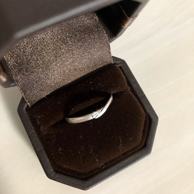 【MAISON JEWELL(メゾンジュエル)の口コミ】 普段遣いできるシンプルな指輪を探しており、
シルバーでさりげない小さめ…