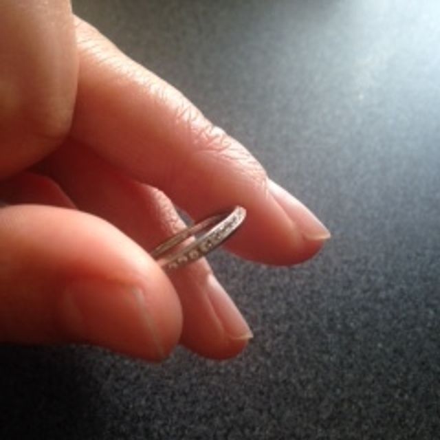 【4℃ BRIDAL(ヨンドシーブライダル)の口コミ】 彼は元々アクセサリーを普段からつけない方だったので、シンプルかつ細い…
