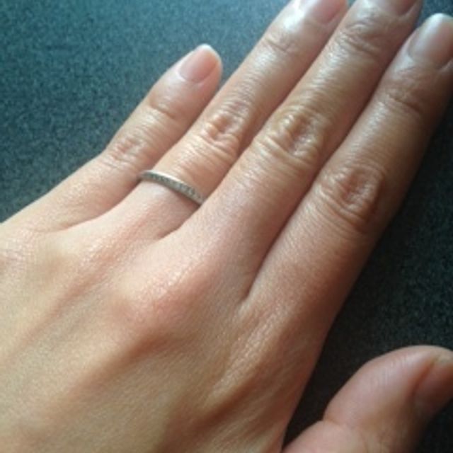 【4℃ BRIDAL(ヨンドシーブライダル)の口コミ】 彼は元々アクセサリーを普段からつけない方だったので、シンプルかつ細い…