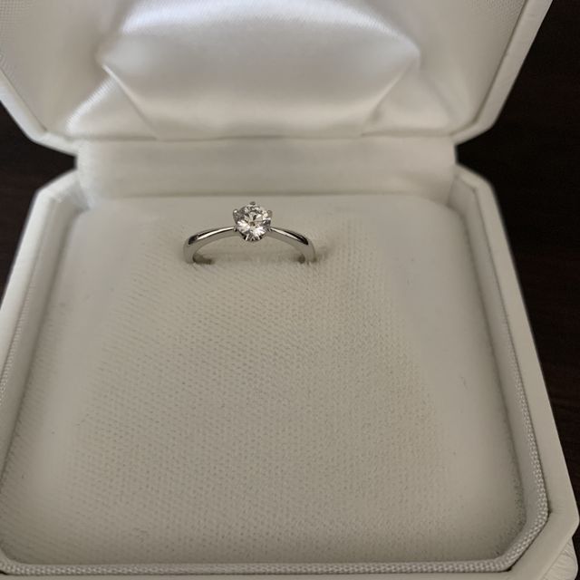 【WATANABE / 卸商社直営　渡辺の口コミ】 結婚指輪との重ね付けやお出かけの際に気軽に付けられるデザインを考え、…