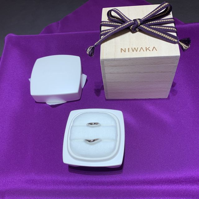 【N.Y.NIWAKA(ニューヨークニワカ)の口コミ】 婚約指輪とセットになってる指輪だったので、これに決めました。旦那が選…