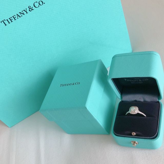 【ティファニー(Tiffany & Co.)の口コミ】 元々、素材はプラチナ、石はホワイトダイヤモンドを希望しておりました。…