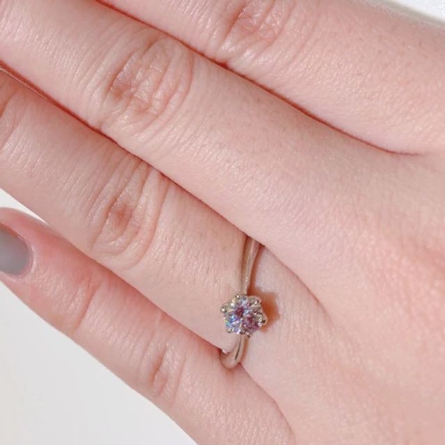 【ラザール ダイヤモンド(LAZARE DIAMOND)の口コミ】 最初はシンプルなストレートリングを探していましたが、このリングは幅が…