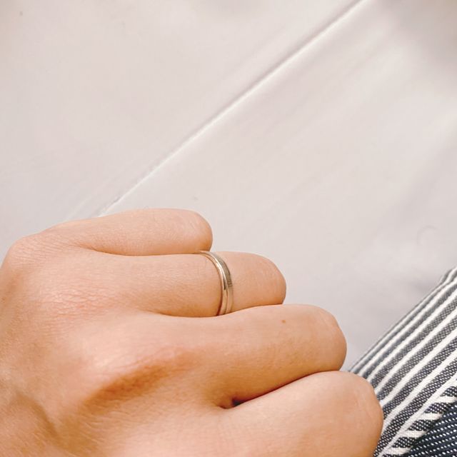 【LEGAN(レガン)の口コミ】 シンプルな指輪希望だったので最初は良くある何もデザインの無い物を探し…