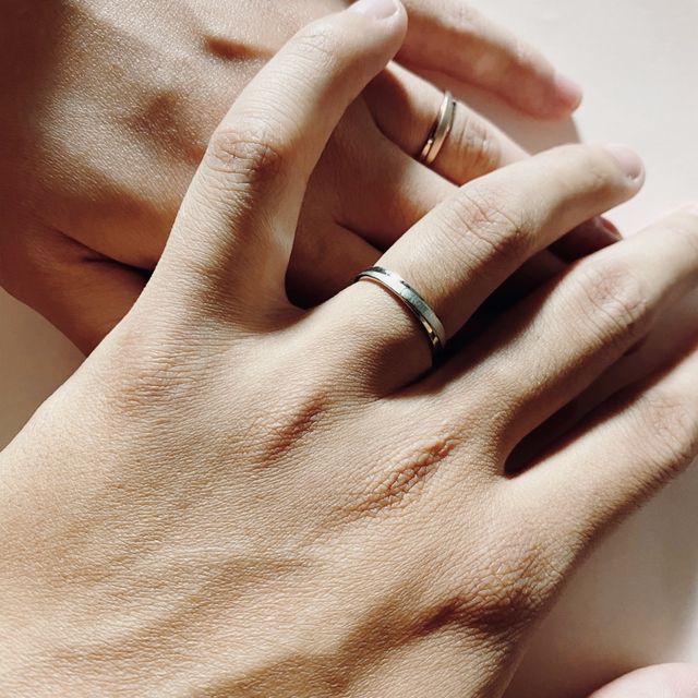 【LEGAN(レガン)の口コミ】 デザインが気に入った
艶消し加工で光りを抑えて、職場で着けても派手過ぎ…