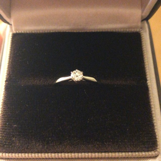 【アイプリモ(I-PRIMO)の口コミ】 シンプルなデザインで、結婚指輪と一緒につけたときに違和感のないように…