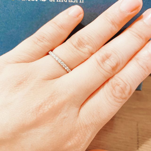 【銀座ダイヤモンドシライシの口コミ】 ずっと憧れていたエタニティリングにしようと元々決めていました。
手が小…