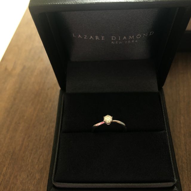 【ラザール ダイヤモンド(LAZARE DIAMOND)の口コミ】 ザ・シンプルな指輪を探していたのでこちらの指輪はドンピシャでした。立…