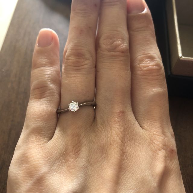 【ラザール ダイヤモンド(LAZARE DIAMOND)の口コミ】 ザ・シンプルな指輪を探していたのでこちらの指輪はドンピシャでした。立…